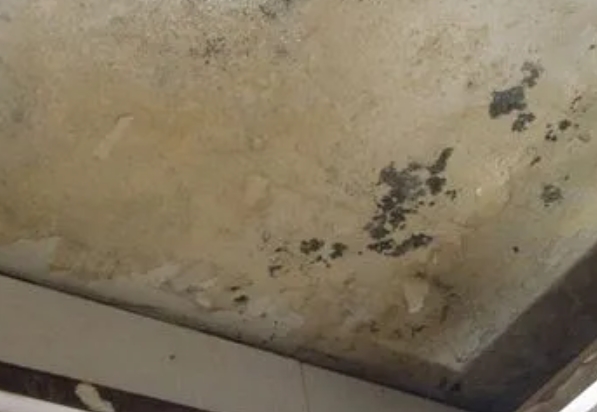 龙港阳台漏水维修公司分享下龙港卫生间渗水维修需要注意哪些问题。